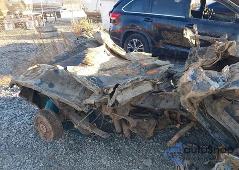 1983 Chevrolet K10 из США, поврежденный, VIN 1GCEK14H3DF324603